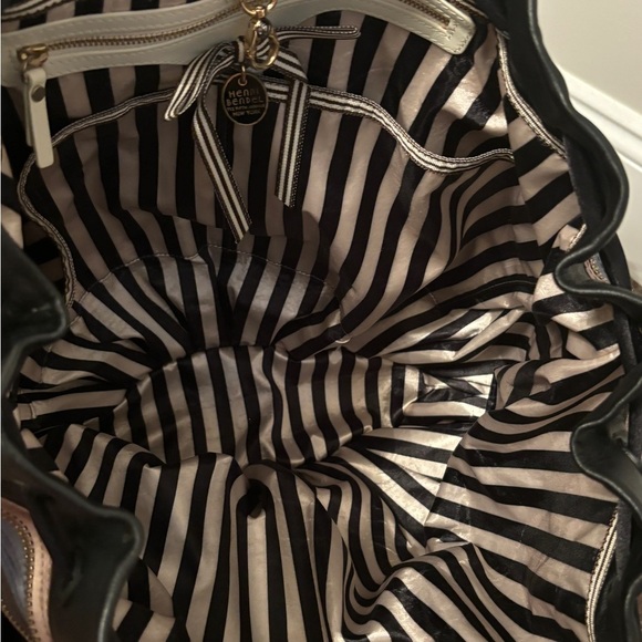 Henri Bendel Oversized Drawstring shoulder bag w dustbag - Picture 7 of 8